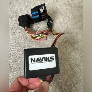Naviks Video In Motion Bypass Lockpick and Smartphone Mirroring
